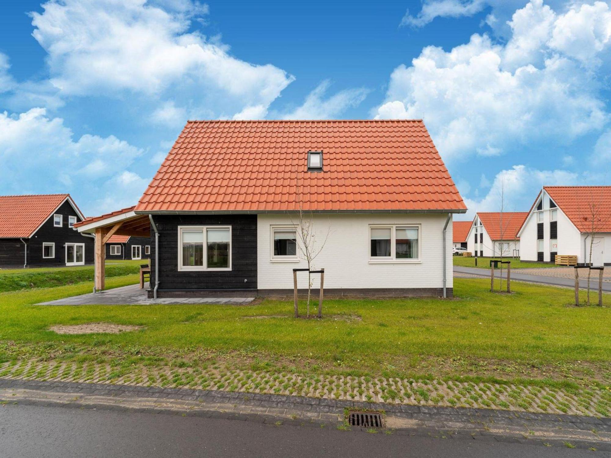 Vakantiehuis Modern In With Garden *